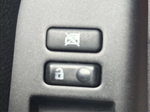 Used 2017 Toyota RAV4 LE FWD image 32