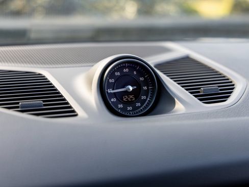 Certified 2025 Porsche Cayenne Coupe image 34