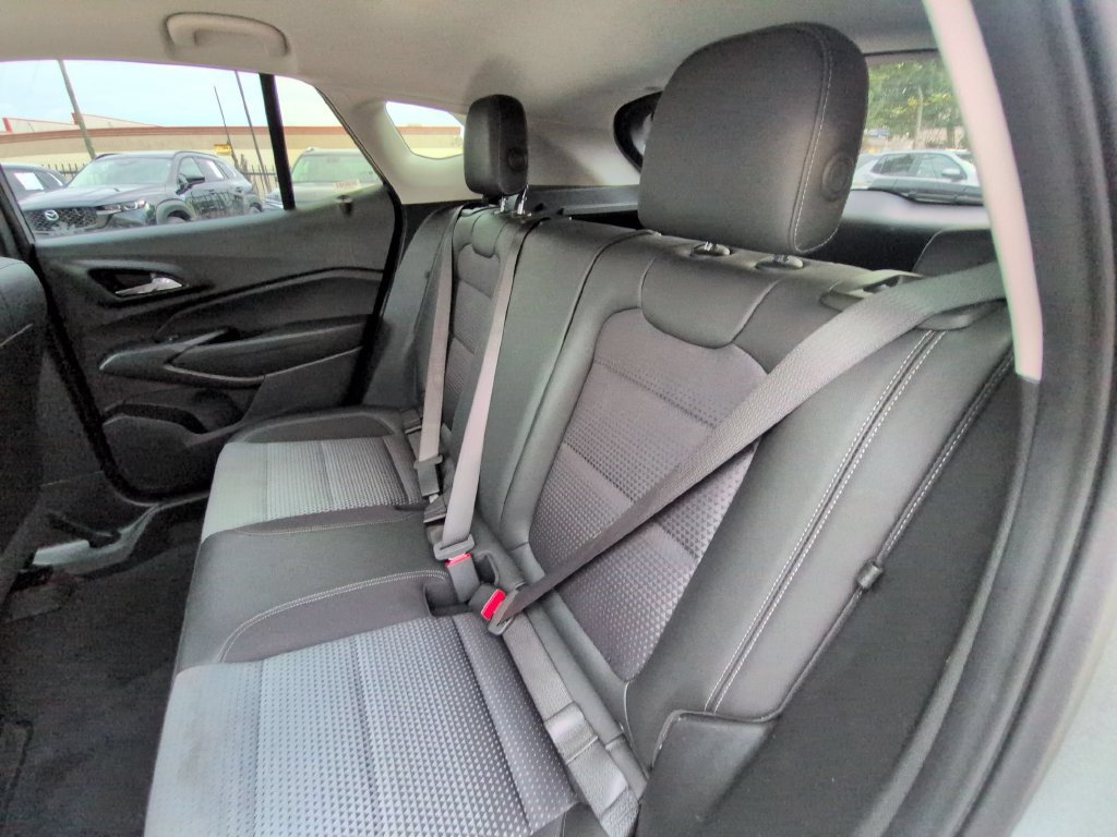 Used 2025 Chevrolet Trax LT w/ LT Convenience Package FWD image 27