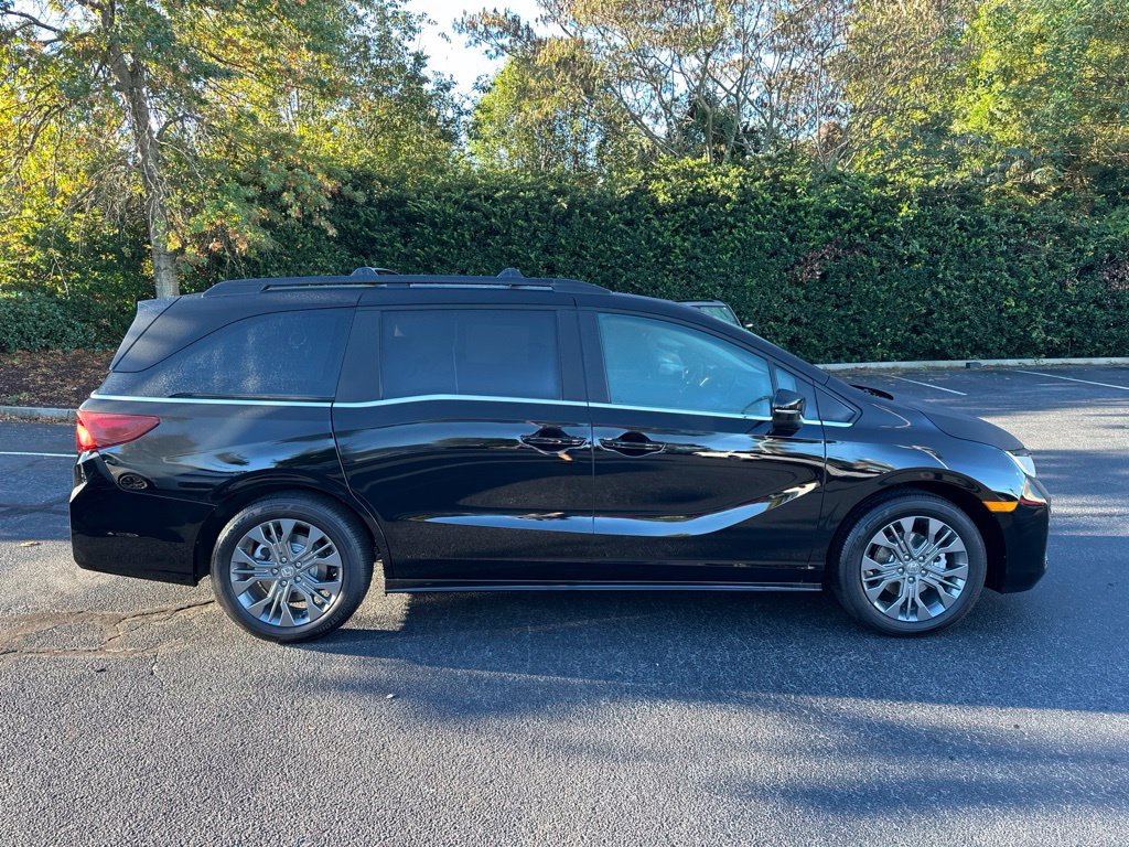 New 2027 Honda Odyssey Touring image 2