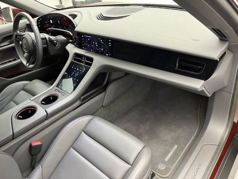 Used 2022 Porsche Taycan image 33