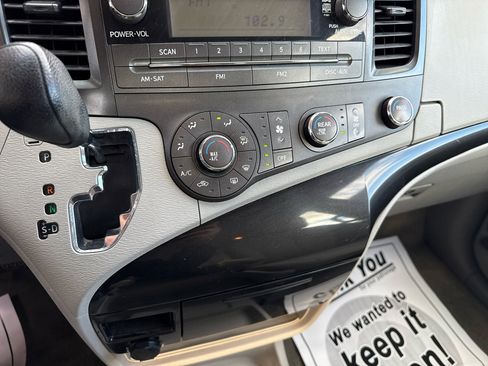 Used 2014 Toyota Sienna L image 14