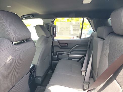New 2026 Toyota 4Runner SR5 AWD/4WD image 25