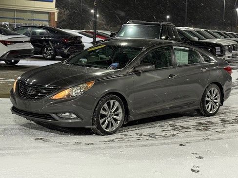 Used 2011 Hyundai Sonata SE image 2