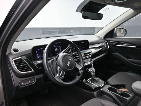 Used 2025 Kia Seltos S image 18