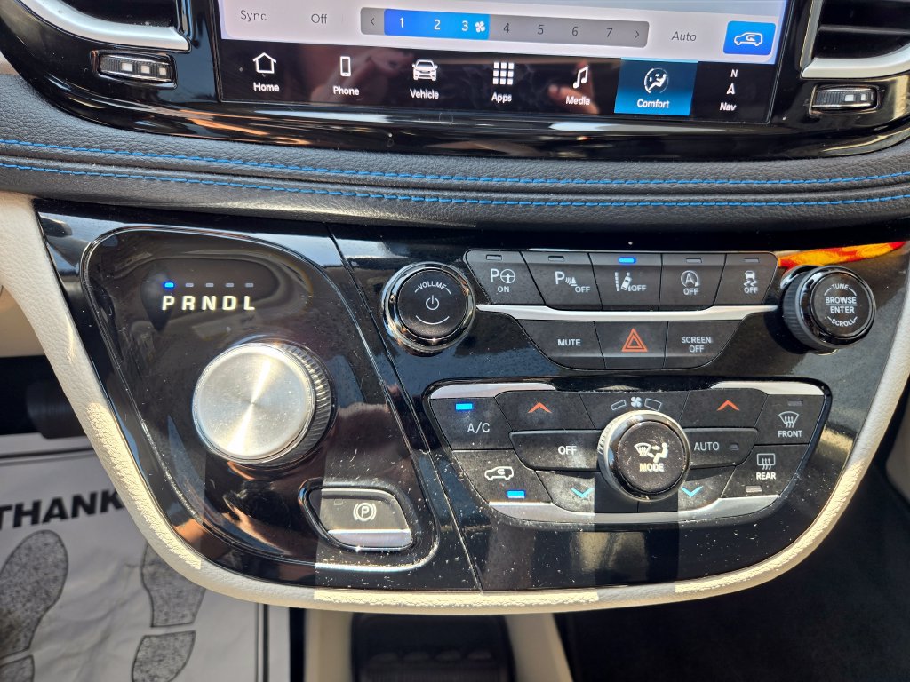 Used 2021 Chrysler Pacifica Touring-L w/ Uconnect Theater Family Group AWD/4WD image 28