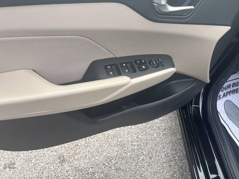 Used 2022 Hyundai Accent SEL FWD image 15