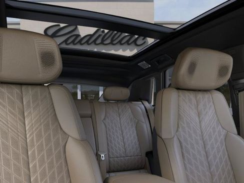 New 2026 Cadillac Lyriq Signature Luxury w/ Nappa Leather Package AWD/4WD image 24