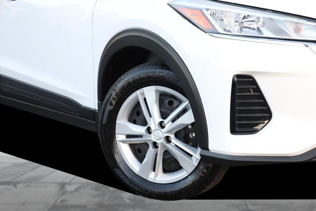 Certified 2025 Nissan Kicks Play S FWD image 3