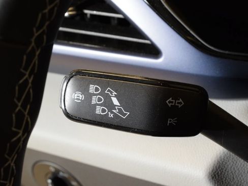 Used 2023 Volkswagen Taos SE AWD/4WD image 18