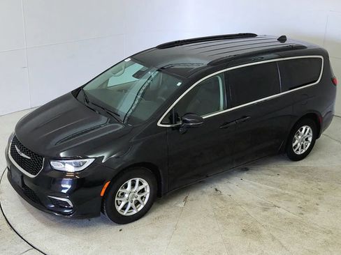Used 2022 Chrysler Pacifica Touring-L image 42