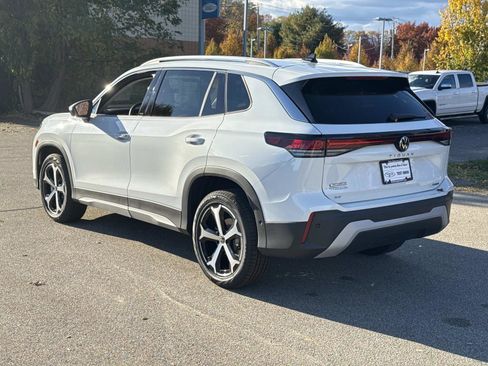 Used 2025 Volkswagen Tiguan SE image 30