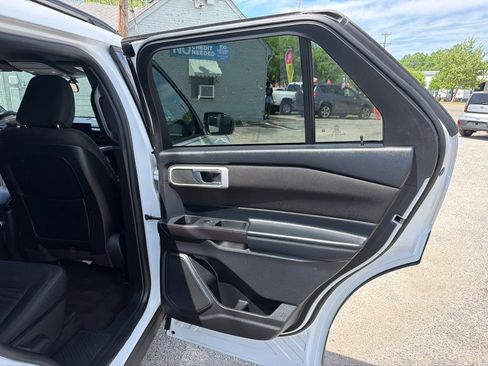 Used 2020 Ford Explorer XLT image 20
