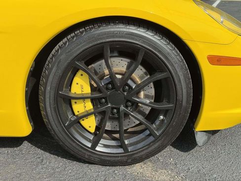 Used 2007 Chevrolet Corvette Coupe w/ Performance Package RWD image 27