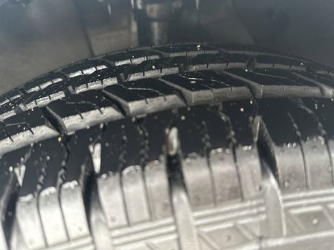 Used 2023 Kia Carnival LX image 13