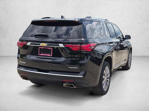 Used 2022 Chevrolet Traverse Premier FWD image 5