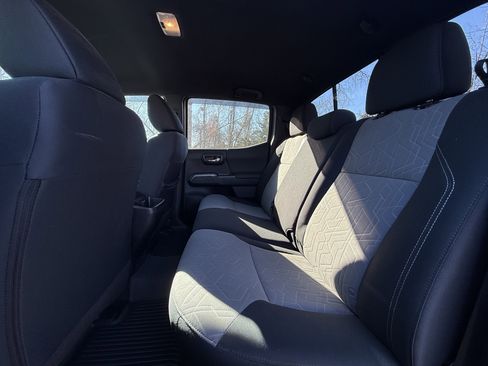 Used 2023 Toyota Tacoma TRD Off-Road w/ Technology Package image 27