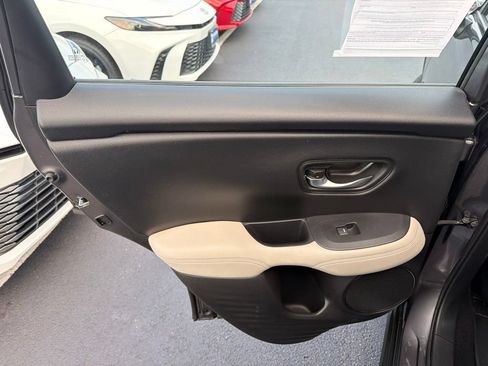 Used 2023 Honda HR-V LX image 16
