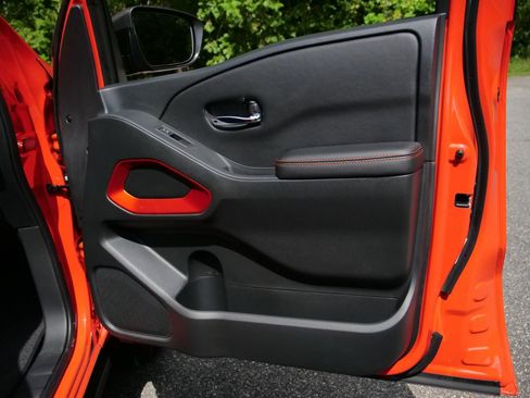 Used 2025 Nissan Frontier Pro-X RWD image 40