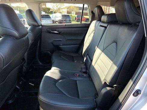 Used 2023 Toyota Highlander XLE image 13