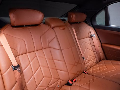 Used 2023 BMW i7 xDrive60 image 64