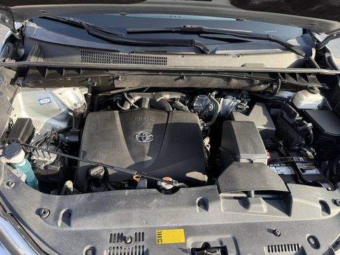 Used 2019 Toyota Highlander XLE FWD image 37