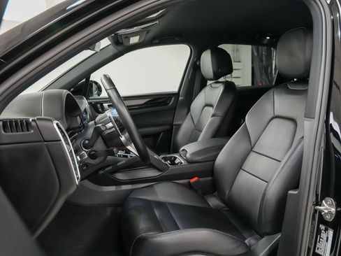 Used 2022 Porsche Cayenne AWD/4WD image 5