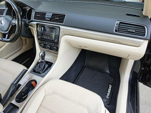 Used 2018 Volkswagen Passat 2.0T SE image 16