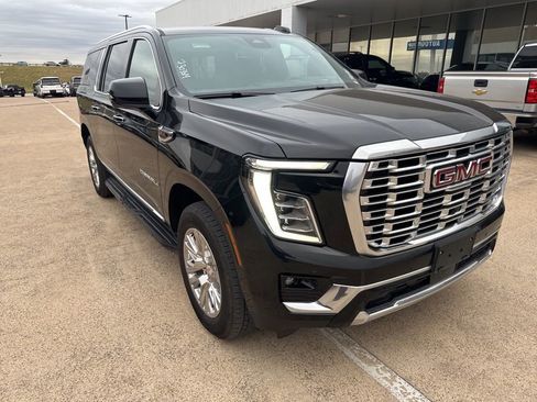 Used 2025 GMC Yukon XL Denali image 9