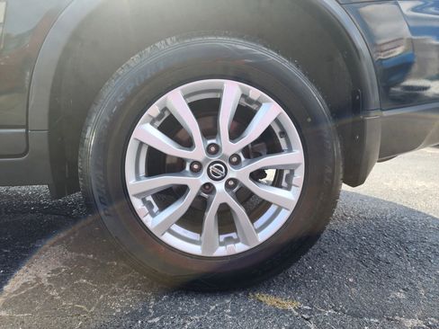 Used 2018 Nissan Rogue SV w/ Premium Package image 21