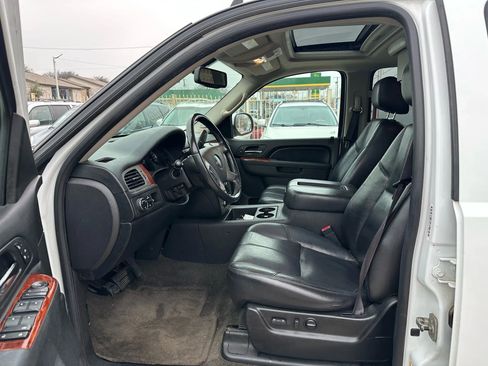 Used 2010 GMC Yukon XL SLT w/ SLT-2 Equipment Package image 6