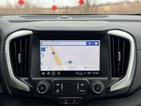 Used 2024 GMC Terrain SLE w/ Driver Convenience Package image 24