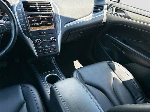 Used 2017 Lincoln MKC Premiere image 22