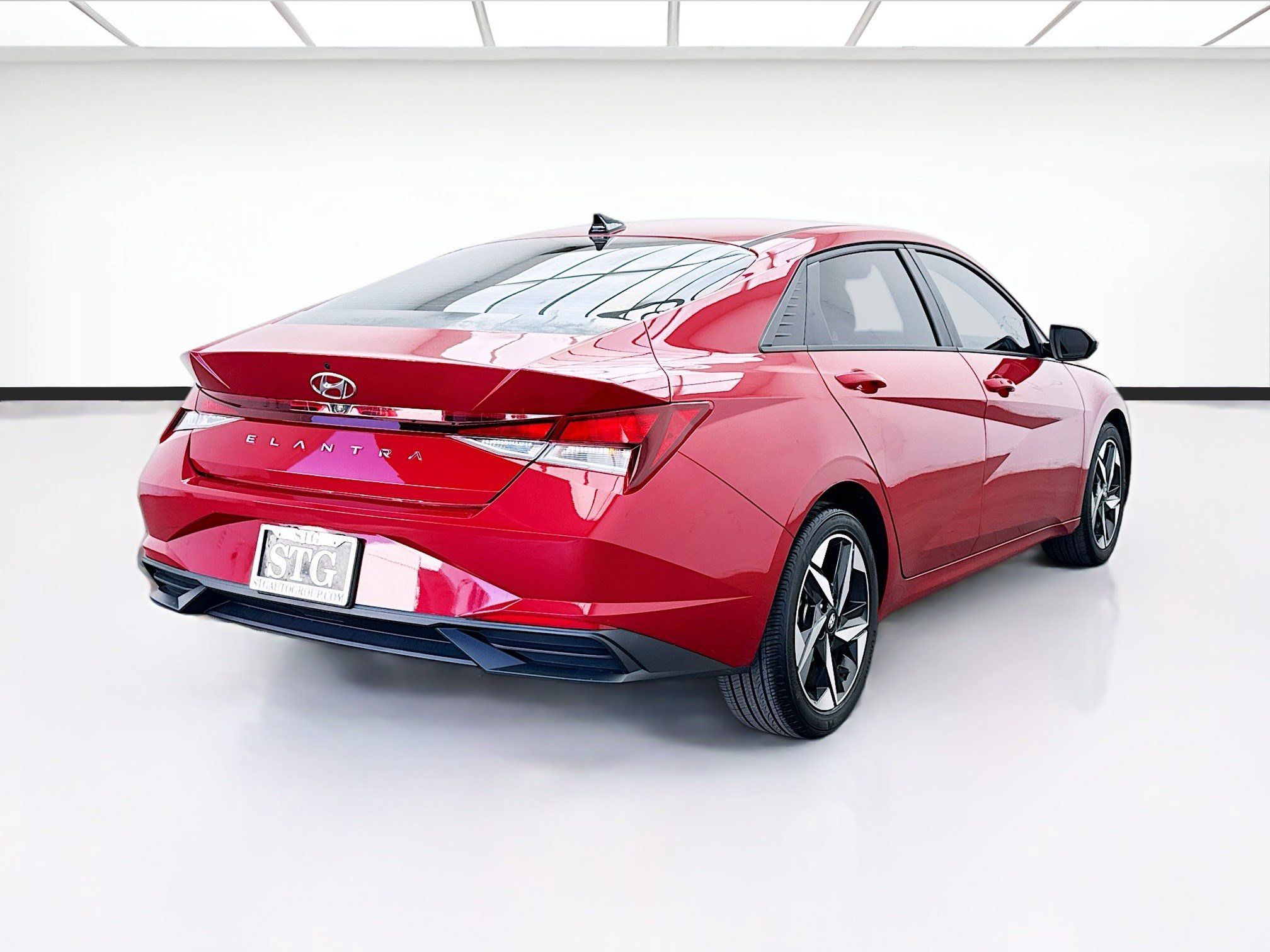 Used 2023 Hyundai Elantra SEL w/ Convenience Package FWD image 4