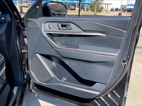 Used 2025 Ford Explorer ST-Line w/ ST-Line Street Pack image 22