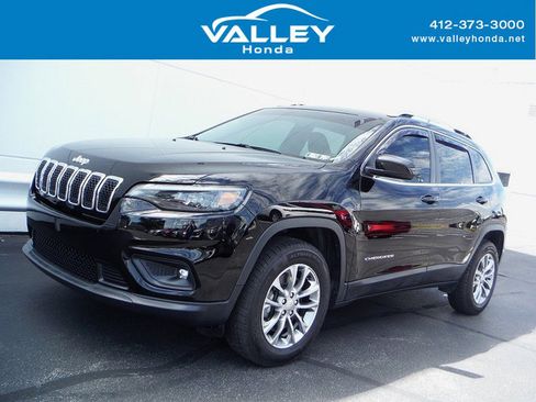 Used 2019 Jeep Cherokee Latitude Plus w/ Cold Weather Group AWD/4WD image 1