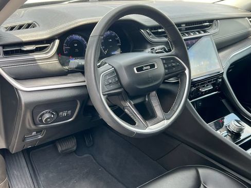 Used 2023 Jeep Grand Cherokee Limited w/ Black Appearance Package AWD/4WD image 16