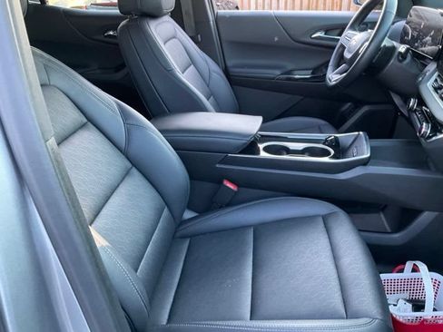 Used 2025 Chevrolet Equinox LT w/ Convenience Package II FWD image 9