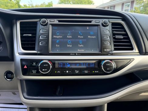 Used 2015 Toyota Highlander XLE AWD/4WD image 25