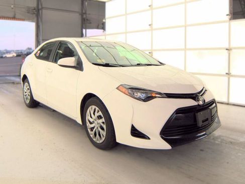 Used 2018 Toyota Corolla LE FWD image 2