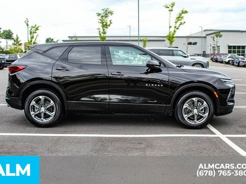 Used 2025 Chevrolet Blazer LT FWD image 9