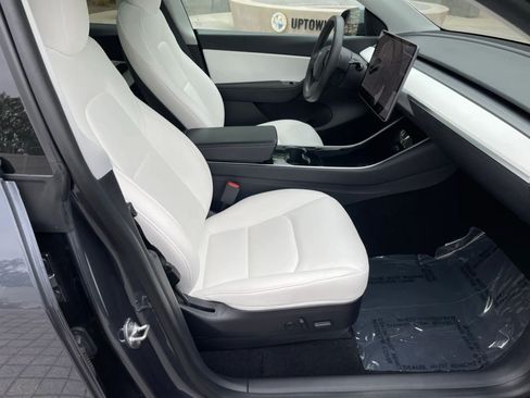 Used 2024 Tesla Model Y Long Range RWD image 12