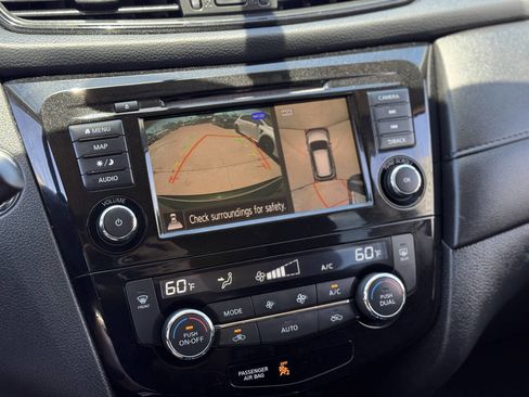 Used 2018 Nissan Rogue SV w/ Premium Package FWD image 7