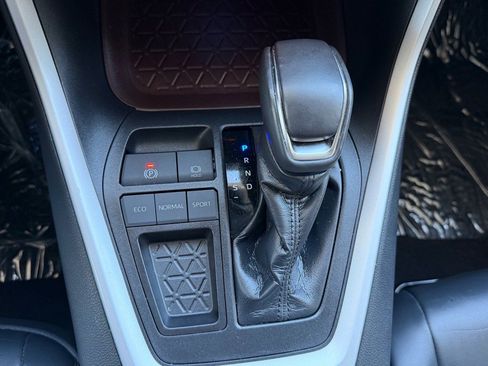 Used 2020 Toyota RAV4 Limited w/ All Weather Liner Package FWD image 33