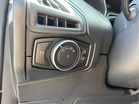 Used 2017 Ford Focus SE image 25