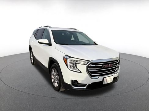 Used 2024 GMC Terrain SLT AWD/4WD image 2