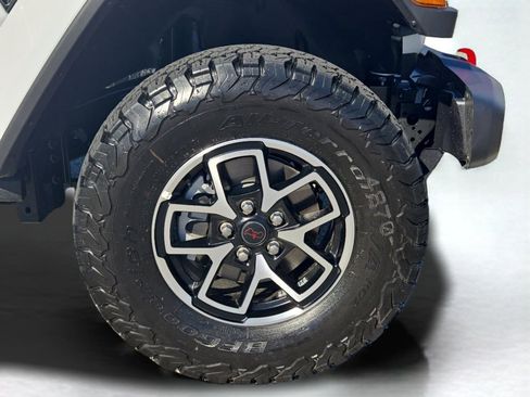 Used 2025 Jeep Wrangler Unlimited Rubicon w/ Technology Group image 6