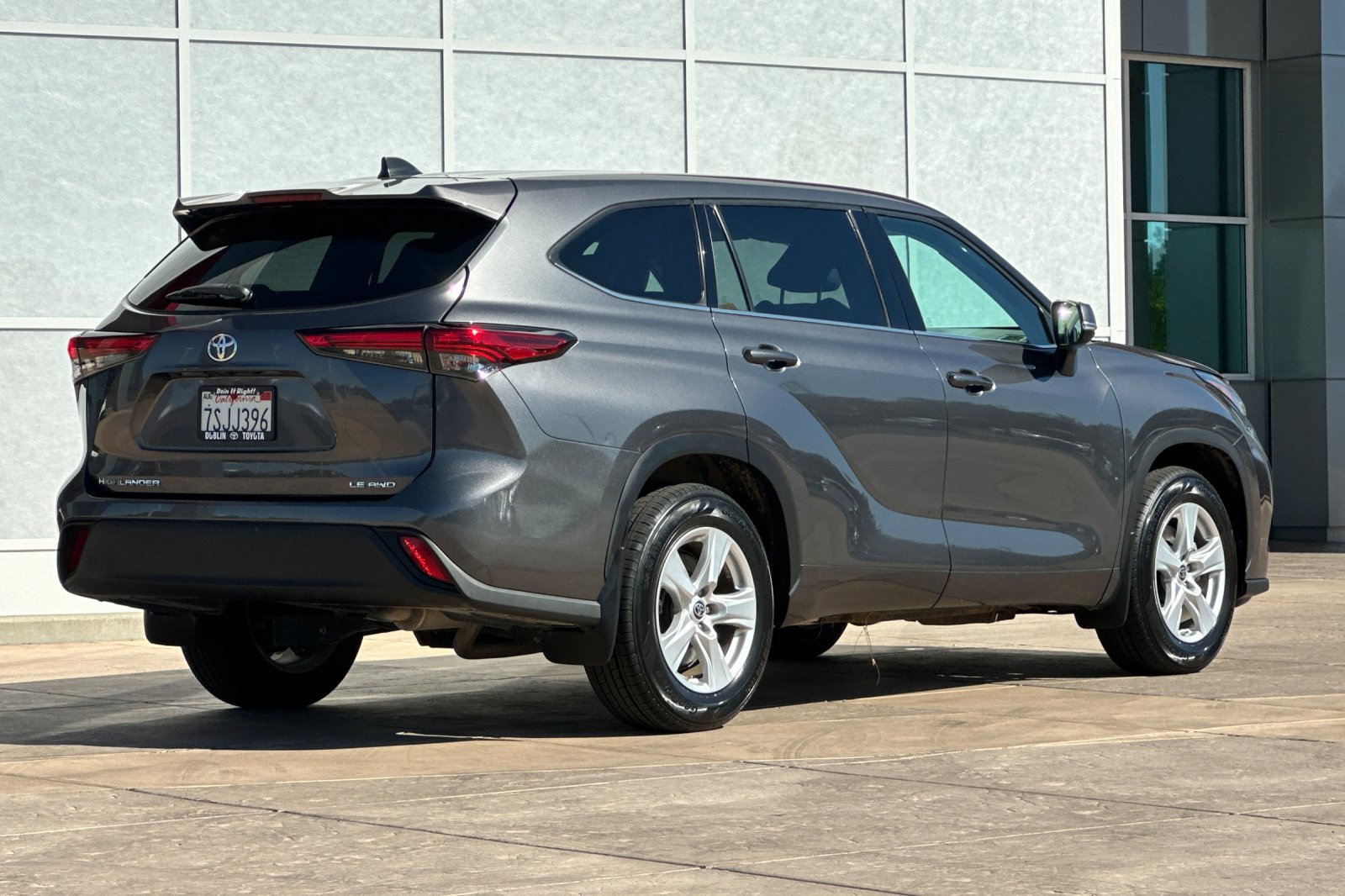 Certified 2022 Toyota Highlander LE AWD/4WD image 4