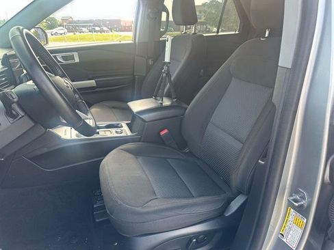 Used 2022 Ford Explorer XLT image 27