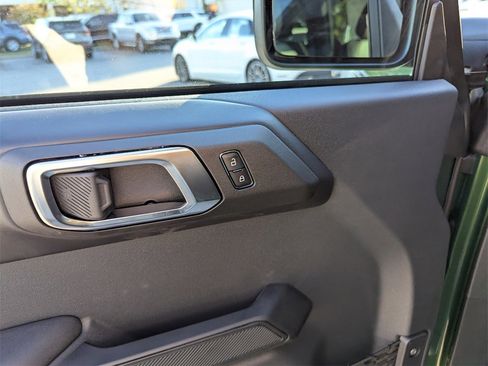 New 2025 Ford Bronco Badlands image 18